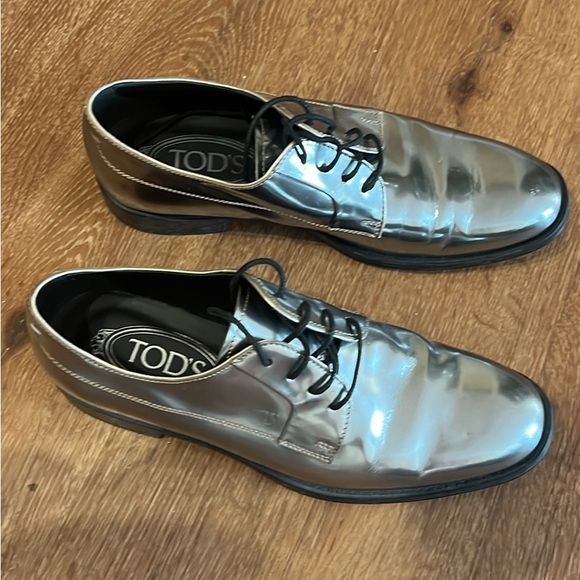 Tod's Shiny Silver Women's Oxfords - Picture 2 of 2